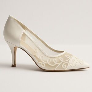 Kenneth Cole Vintage Embroidered Mesh Kitten Heels – Size 10‎